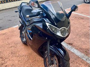 TRIUMPH SPRINT ST 1050