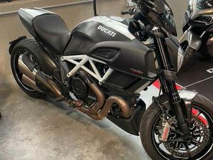 ② DUCATI DIAVEL CARBON 1200