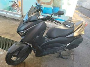 YAMAHA - XMAX
