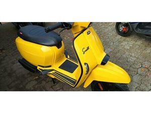 LAMBRETTA V50 NEUFAHRZEUG IN GELB