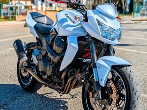 KAWASAKI Z750