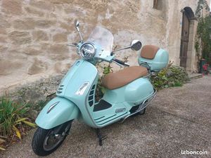 VESPA GTS 300 HPE ABS 1ERE MAIN SUPER ÉTAT