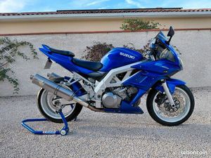 SUZUKI 1000 SVS