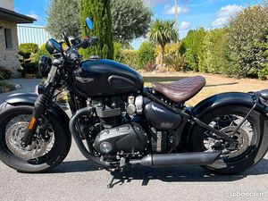 TRIUMPH BOBBER BLACK