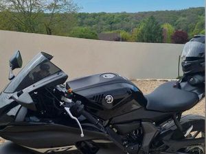 YAMAHA R7 – 2024 PACK STYLE– 1549 KM – BRIDÉE