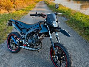50 CC DERBI DRD X-TREME CONTRÔLE TECHNIQUE OK POUR 3 ANS ET MOTEUR ENTIÈREMENT NEUF AVEC TOUTES FACTURES DEPUIS L'ACHAT