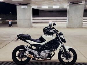 SUZUKI 650 GLADIUS