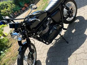 TRIUMPH BONNEVILLE T100