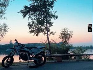 HUSQVARNA SM 125 (KEINE KTM, APRILIA, 450,350)