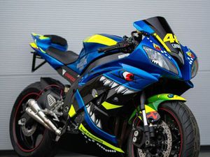 YAMAHA R6 RJ15 UNIKAT IM VALENTINO ROSSI SHARK DESIGN