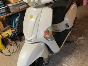 KYMCO LIKE BLAUW KENTEKEN LOOPT VLOT — SCOOTERS | KYMCO — MARKTPLAATS