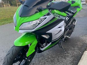 KAWASAKI NINJA 300 ÉDITION 30 ANNIVERSAIRE