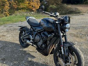 TRIUMPH TRIDENT 660