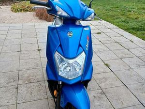 ② BLAUWE SYM ORBIT 3 KLASSE B SCOOTER 50 CC VAN EIND 2020