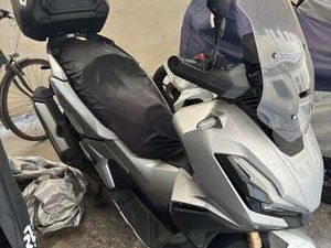 HONDA ADV 350 BAULETTO E PARABREZZA