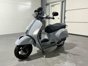 VESPA GTS SUPERTECH 125 | EZ 2019 | 18.000 KM | GRAU | BLACKLINE