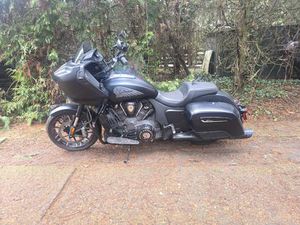 INDIAN CHALLENGER DARK HORSE 1834 CM3, 2022 GOD.