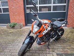 KTM 200 DUKE/ ORANGE-SCHWARZ/ AKRAPOVIC