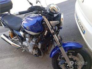 YAMAHA XJR