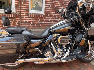 HARLEY-DAVIDSON STREET GLIDE CVO FLHXSE 3