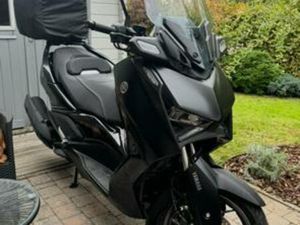 ② YAMAHA X-MAX 125 TECH BLACK