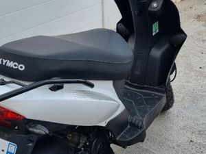 KYMCO AGILITY 50 4T – 2023 – SEULEMENT 89 KM + ANTIVOL U – COMME NEUF