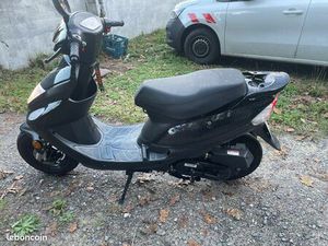 LAZIO RENO 50 CC MOINS DE 550 KM ENCORE SOUS GARANTIE