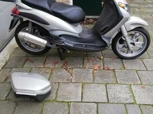 ② PIAGGIO BEVERLY 200