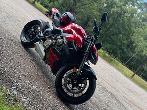 DUCATI STREETFIGHTER V4