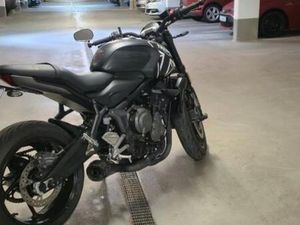 TRIUMPH TRIUMPH TRIDENT 660 BLACK/TIEFER/VIELE EXTRAS