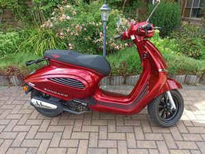 MOTORROLLER ZÜNDAPP BELLA R125 WEINROT METALLIC EZ 2023 501KM