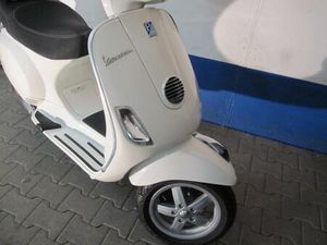 VESPA LX 125 I.E. NEUZUSTAND, NUR 2480 KM, 1. HAND