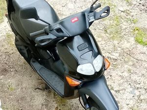 APRILIA RALLY 50 CC + CAPACETES