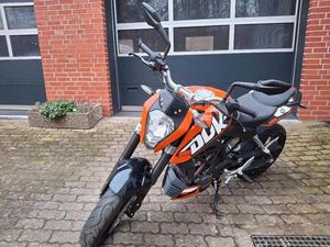 KTM 200 DUKE/ ORANGE-SCHWARZ/ AKRAPOVIC