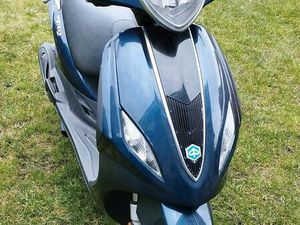 PIAGGIO FLY 50 4T ROLLER IN DER FARBE MIDNIGHT BLUE
