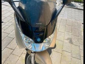 PIAGGIO X8 200 CC MOTORROLLER
