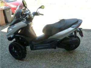 PIAGGIO MP3 300 HPE, BAUJAHR 7/2021, MIT NUR 7.000 KM, ERSTE HAND