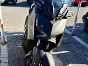 YAMAHA X-MAX 300 - 2024