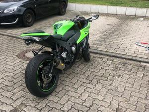 KAWASAKI NINJA ZX10R- AKRAPOVIC TÜV 10.2027, RAD HINTEN NAGELNEU