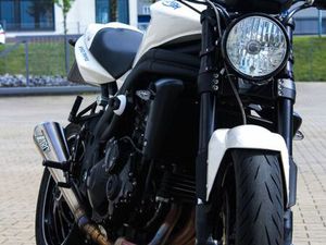 TRIUMPH SPEED TRIPLE 1050