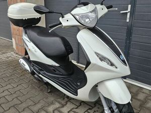 SKUTER PIAGGIO FLY 125IE 2012R. - BIALA PERLA,WTRYSK, CZTEROSUW, KUFER GIERCZYCE