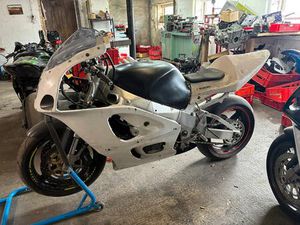 SUZUKI GSXR 600 SRAD . RACE BIKE .
