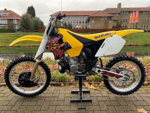 SUZUKI RM 250 1997. CR KX YZ