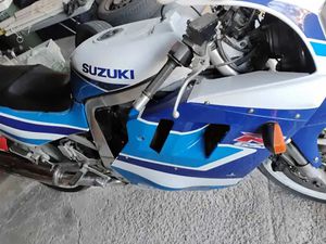 SUPER SPORT MOTORCYCLE GSXR 1100