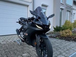 YAMAHA R125 2024 *AKRAPOVIC*