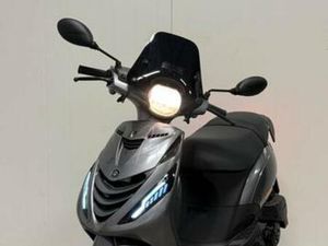 PIAGGIO ZIP | AGAAT GRIJS | 2019 | 554KM | 1E EIG | GARANTIE — SCOOTERS | PIAGGIO — MARKTPLAATS