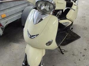 TAURIS CAPRI 50 ROLLER 50 CCM WIE VESPA