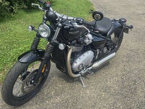 TRIUMPH BONNEVILLE BOBBER CANTON ARGOVIE -