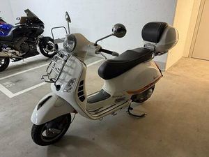 PIAGGIO VESPA GTS SUPER 300 CANTON TESSIN -