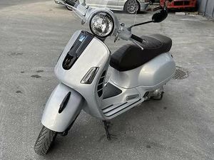 VESPA GTS 300- WENIG KM AB MFK CANTON SCHWYTZ -